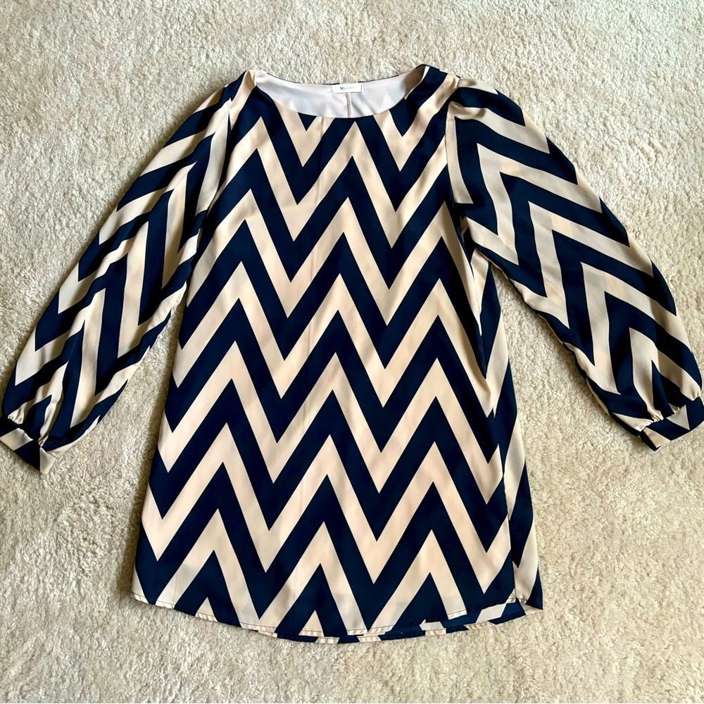 Everly Chevron Navy/Cream Dress. Size Small.